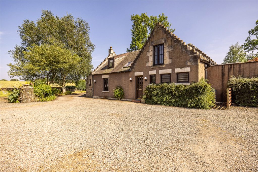 Robinsfield, Balmore Road, Bardowie (G62 6ER)